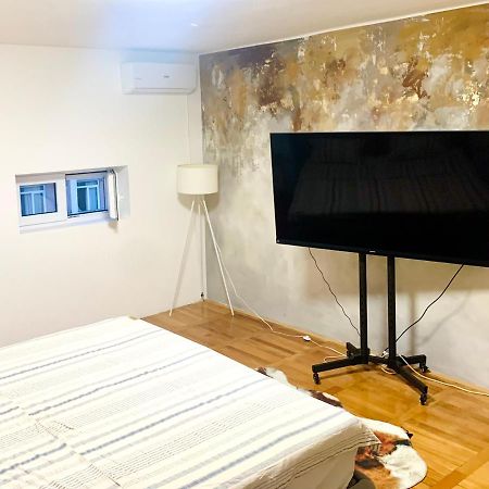 City Center Square Deluxe Nest Podgorica Exterior photo